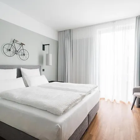 Отель Velotel