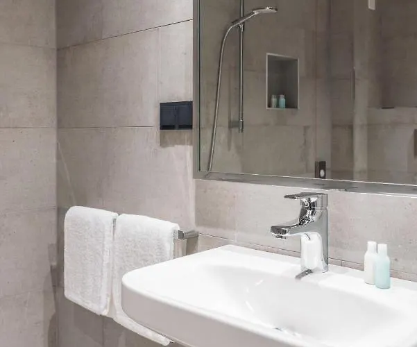 فندق Velotel باد سارو